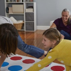 TWISTER CLASSIC PARTY GAME Active Indoor Outdoor Group Colorful Mat Challenges