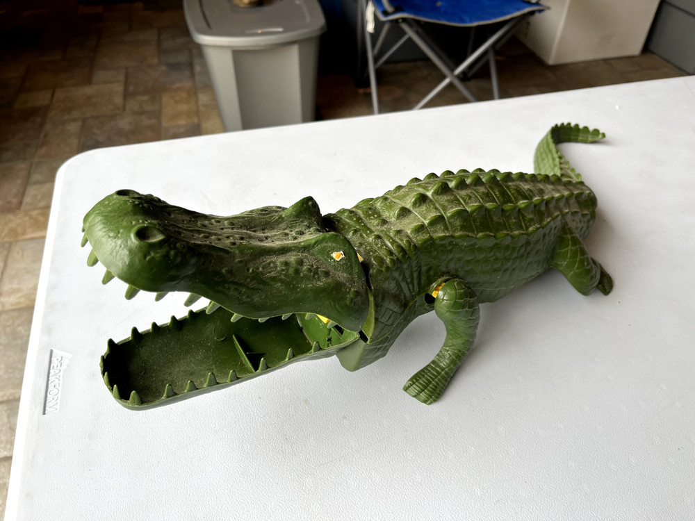 VINTAGE 1980 Ideal Toys ALLIGATOR Robert Forster 28″ HORROR Movie Game