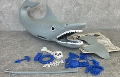 Vtg 1975 Ideal Universal Pictures Game of Jaws Shark Game 95% Complete FREEUSHIP