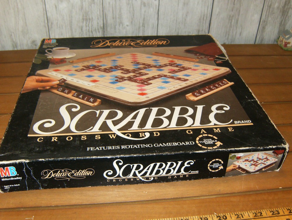 Scrabble Deluxe Edition 1989 Rotating Turntable Mahogany Tiles Complete