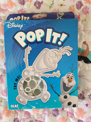 Gamewright Disney Frozen Pop It! Olaf Children’s Game 1-2 Players Age 3-10