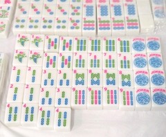 American Mahjong Game Set 166 Engraved Tiles Plain White Backs with Black Case
