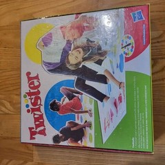 Hasbro Twister Party Classic Board Indoor and Outdoor Game Kids 6 +