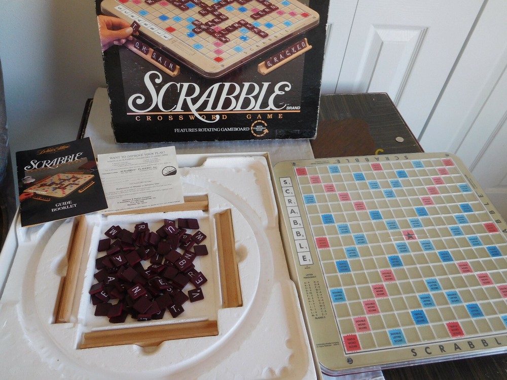 Vintage SCRABBLE GAME 4034 complete Deluxe edition Milton Bradley ROTATING 1989
