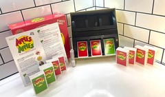 Early 2000s Apples To Apples Game Party Box ( Complete)