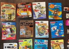 Vintage 1990’s – 2000’s MINI GAME KEYCHAIN LOT of 25 – BOX BOARD & PIECES