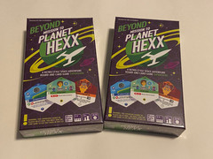 Core Game/Beyond Mission to Planet Hexx 2 Pack – Game & Expansion + 5 Dice Set