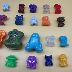 Vintage 1996 Gogo’s Crazy Bones Metal Lunchbox With Bones & Stickers Aliens