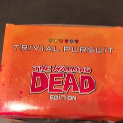 USAopoly Trivial Pursuit The Walking Dead Edition Trivia Card Game 2016 18+ 2+