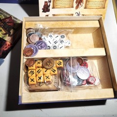 Dice Hunters of Therion (Wurfelhelden), Amigo Games, Heroes Villians 2-4 player