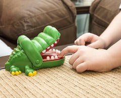 Crocodile Dentist – Press Your Luck – Family Game Night Kids 4+ & Adults