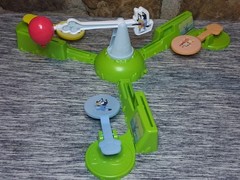 Bluey Keepy Uppy Game Motorized Balloon Family Board Game Moose Toys WORKS