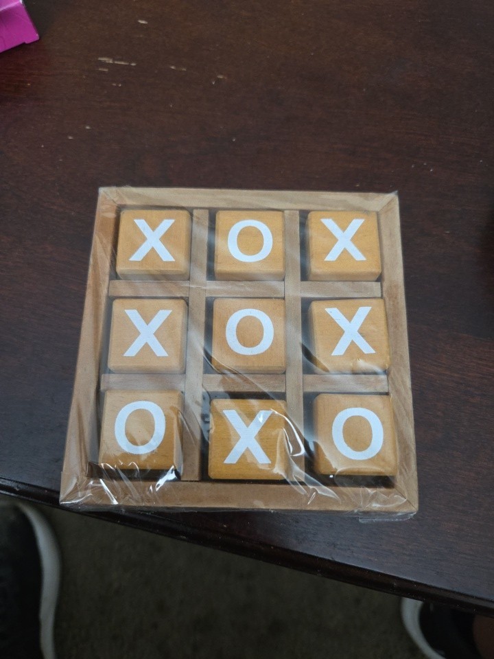 10 Piece Premium Solid Wooden Tic Tac Toe Board Game – New