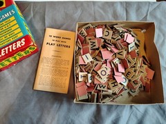 ~ 1973 Vintage Play Letters 10 Word Game 400 Large Letters E.E. Fairchild Corp ~