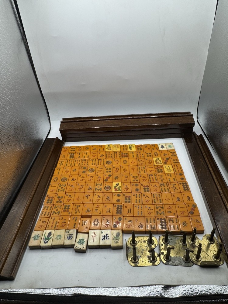 Art Deco Butterscotch Mahjong 143 Pcs