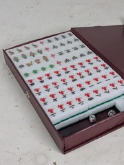 Vintage Mahjong Travel Set 144 Multicolored Tiles 2 Dice & Case
