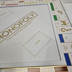 Monopoly Luxury LUXE White and Gold Limited Edition Hasbro 2017