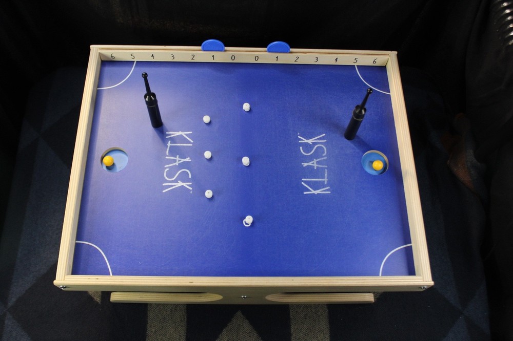 KLASK Magnetic Tabletop Board Game Wood Party Skill Game Extra Magnets Case Box