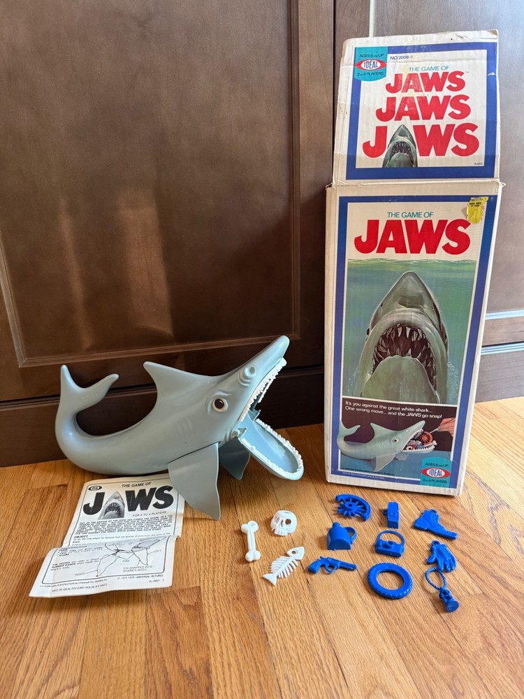 Vintage The Game of Jaws Shark Game 1975 Original box & pieces (Almost Complete)