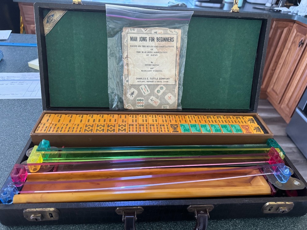 Vintage E.S. Lowe Bakelite Mah Jongg set