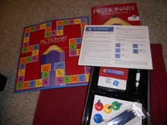 PICTIONARY with a CHALLENGE DIE Board Game 100% COMPLETE 2007