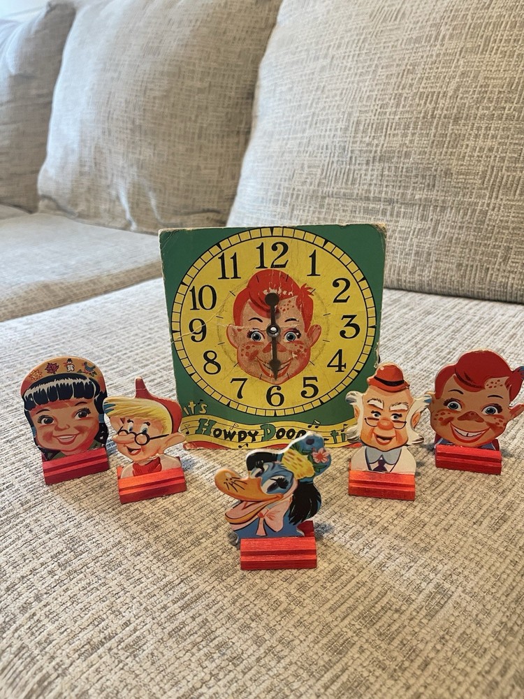 Vintage Howdy Doody Spinner Clock Game Wood Character Pieces TV