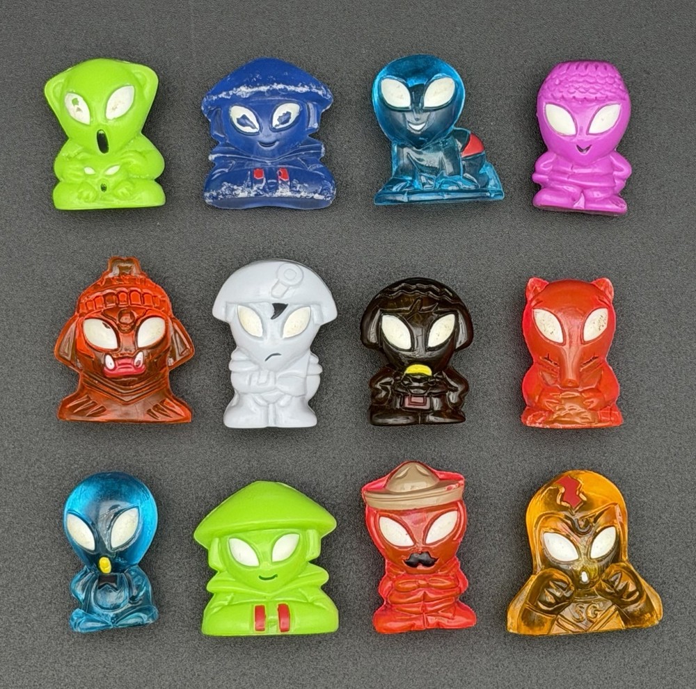 Gogo’s Crazy Bones Magic Box Aliens Lot of 12 Broken & Chipped Figures