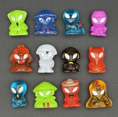 Gogo’s Crazy Bones Magic Box Aliens Lot of 12 Broken & Chipped Figures