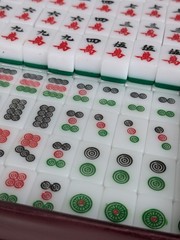 Vintage Mahjong Travel Set 144 Multicolored Tiles 2 Dice & Case