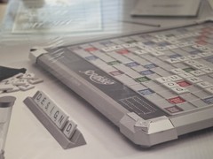 Hasbro Scrabble Platinum Edition Board Game Rotating Board B&N Exclusive 2010 **