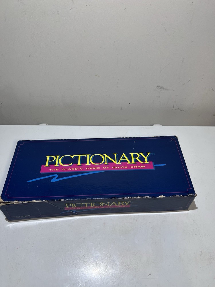 VINTAGE Pictionary Updated for the 90s COMPLETE 1993 Classic Drawing Board Game
