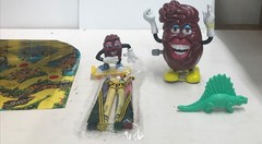 Sun Made California Raisins Big Red Box Fun Kit – Figures,toys,funbook, Games