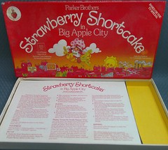 Vintage 1981 Parker Brothers Strawberry Shortcake in Big Apple City Board Game