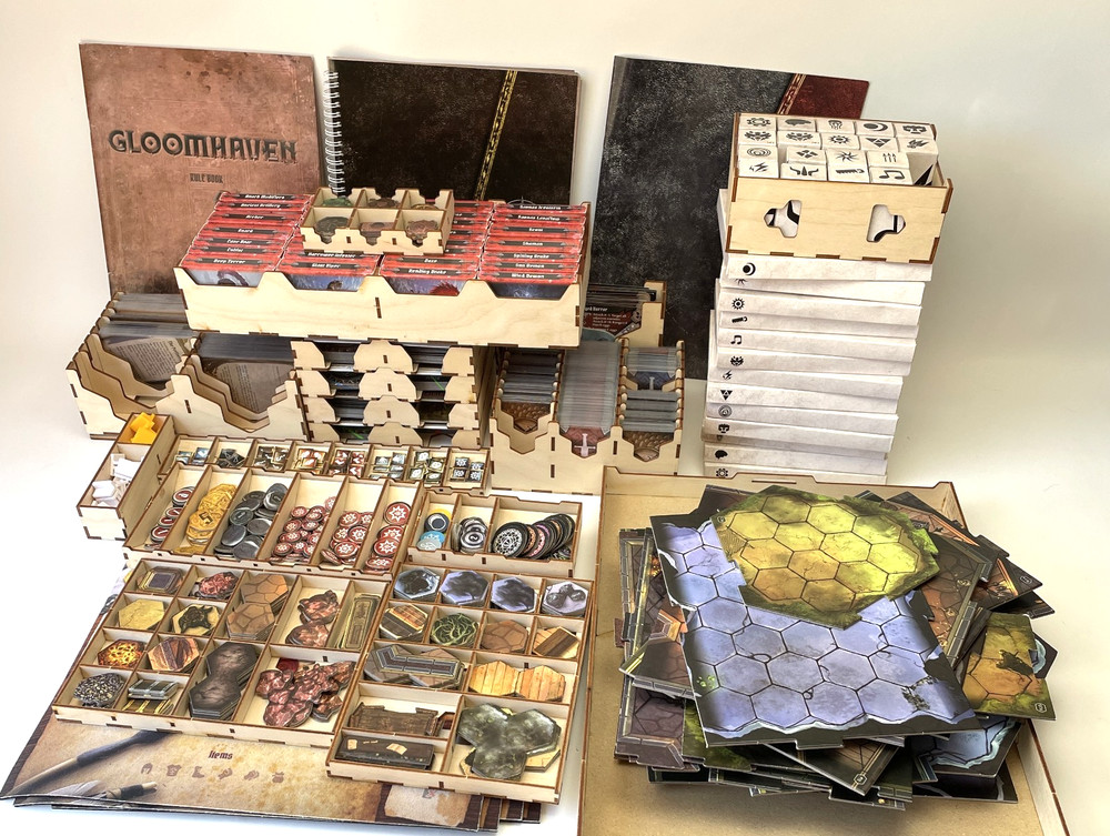 Gloomhaven 2nd Print + Wood Organizer + Solo Book + Mats + 9 Sealed Classes