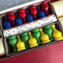 PARCHEESI Deluxe Edition 1975 Vintage Game Royal Game of India Complete Clean