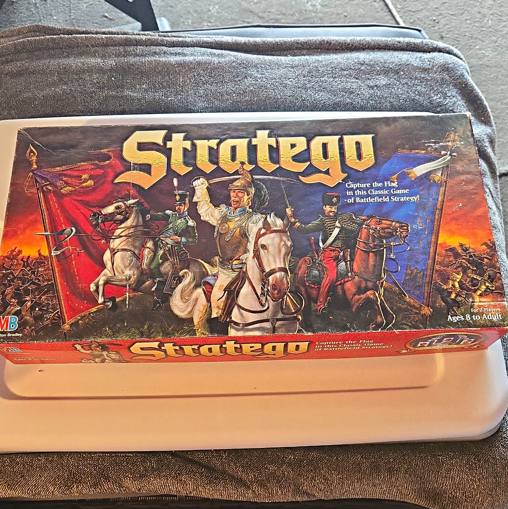 Milton Bradley Stratego Board Game Complete 2P 8+ 1996 80 Pieces MPN 4714