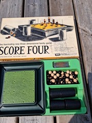 COMPLETE Vintage 1968 Score Four Family Board Game Three Dimensional 60s No 8325