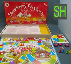 Vintage 1981 Parker Brothers Strawberry Shortcake in Big Apple City Board Game