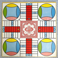 PARCHEESI Deluxe Edition 1975 Vintage Game Royal Game of India Complete Clean