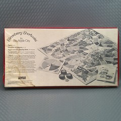 Vintage 1981 Parker Brothers Strawberry Shortcake in Big Apple City Board Game