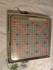 VTG Scrabble Deluxe Edition Rotating Turntable Wood Red Tiles Complete -Rules MB