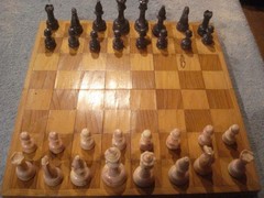VINTAGE 1945 E.S.LOWE TOURNAMENT CHESSMEN (CHESS PIECES & BOOK – 1ST EDITION)