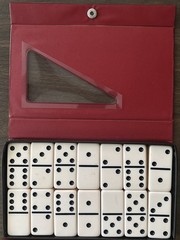 Vintage Dominoes Set of 91 – Standard Double Twelve Marbleized With Case