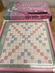 Scrabble Pink Designer’s Edition Toys R Us Exclusive Board Game 2008 Rotates