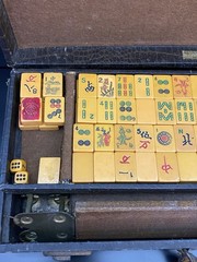 Nice Lot of 153 Vintage Bakelite Mah Jong Mahjong Tiles + 4 Racks W/ Case & Dice