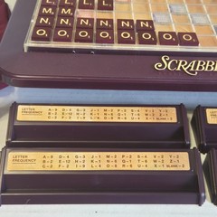 1999 Scrabble Deluxe Rotating Turntable Edition w/Maroon Tiles **COMPLETE**
