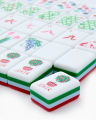 Premium American Mahjong Set 160pcs – Holiday Red