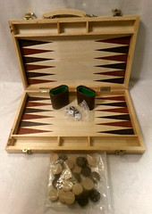 NWOT/NIB STERLING GAMES 15″ WOODEN BACKGAMMON SET – Style #2632
