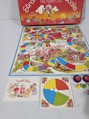 1981 Parker Brothers STRAWBERRY SHORTCAKE in BIG APPLE CITY Board Game Complete