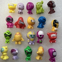 Lot of 20 Gogos Crazy Bones Figures As Shown